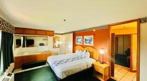 Regency Inn and Suites - Image 2