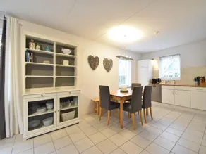 Quaint Holiday Home in Zonnemaire with Roofed Terrace - Image 3