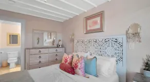 Diana Luxury Retreat: Private Beach and Vineyards - Image 2