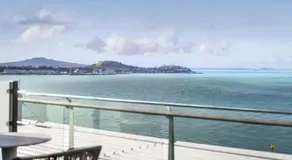 Seaview Waterfront Hotel Apt - Image 3