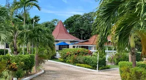 Whistling Villa Runaway Bay - Image 2