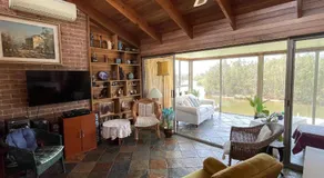 BasinWaterStays Waterfront Jetty - SHARE Home - Brm2 QueenBed room - Shared Bathroom - see Profile & Photos - Image 2