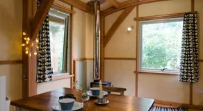 Daisy-a romantic logcabin hiding amongst the trees - Image 2
