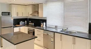 City Center - Comfortable 2-Bedroom Apartment - Image 2