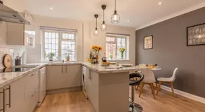 3 Bed Spacious Stylish House, Southampton - Off Road Parking & Private Garden - Sleeps 7, Close to City Centre - by Blue Puffin Stays - Image 5
