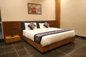 Hotel Maple Tree Inn - Image 2