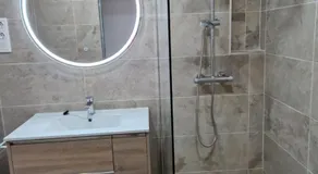 Appartement de vacances avec internet haut débit et terrasse | Vue jardin | Parfait pour le travail à distance - Image 2