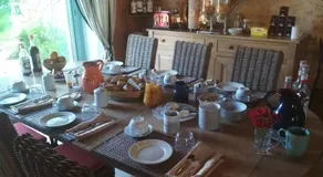 Authentique Chambres avec Tables d'hôtes et Gîte Rural de Ferme de la Fontenille - Image 5