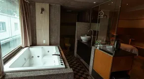 Jungle City Motel - Image 5