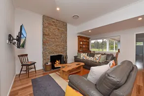 Kinloch Cottage stunning renovated to new on Daisy Hill Vineyard - Image 2