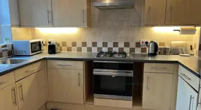 Tardis Townhouse - Spacious and Comfortable - Image 4