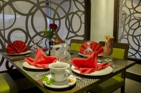 Lazourd Palace Hotel Apartments - Image 5