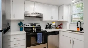 Central Chic 2BR King Suites Close to UT, Moody Center, & DT - Image 5