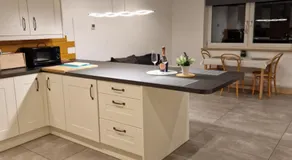 Modern two bedroom house - Image 4