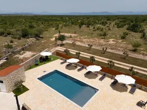 Five Bedroom Villa With Pool - Image 4