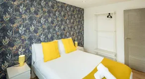 Family-Friendly 3-Bed House with Huge Garden - Image 5