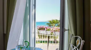 AquaMar Bed and Breakfast - Image 3
