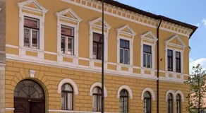 Charming Central Apartments - Image 5