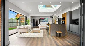 Superb Luxury 3 Bedroom House - Garden - Parking - Outdoor Playground 17P - Image 2
