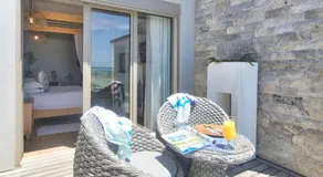 Oceans Guest House & Luxurious Apartments - Image 3