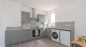 Spacious 3 bed flat- Free parking Edinburgh & Fife - Image 3