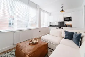 Central Chester Flat Near Attractions - Image 4