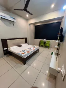 Hotel UV - Image 5