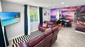 Vacay Spot Gables 4 to 23 Guest GameRoom 2 Kitchens 2 BBQ, 2 BAR, Backyard, Patio, Prime LOC! 6 blocks away from Bars, Nite Clubs, Res, Shops - Image 3