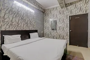 Super OYO Hotel Ocean - Image 2