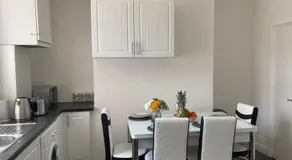 Cosy Cheerful 2 Bedrooms Near Piccadilly, Etihad Stadium Sleeps up to 5 - Image 3