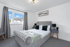 Contractor & Family Friendly House - Sleeps 8 - FREE Parking and Fast Wi-Fi - Image 2