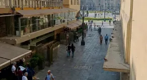 Acogedora habitación con balcón con vista al corazón de la ciudad - Image 4