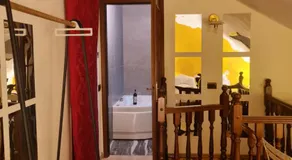 LA SUITE DEL DOGE - Suite Privata con Vasca Idromassaggio e Ingresso Indipendente,Camino e Cromoterapia - Image 3