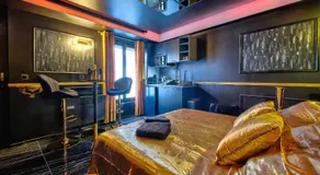 LA GOLDEN ROOM - Suite de Luxe avec Jacuzzi - Image 5