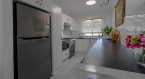 Getaway Lakefront Environmental House on Lake Macquarie with Water View - Image 4