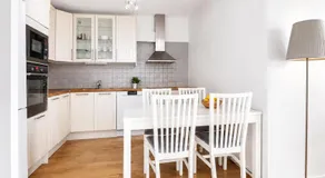 Room in Apartment with Shared Bathroom and Kitchen - Image 3