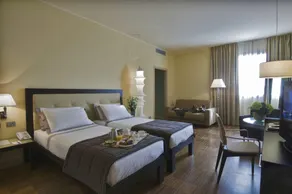 Hotel Cruise - Image 2