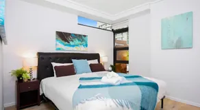 Exhibition Street Retreat - Central Stay with Parking - Image 2