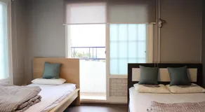 Blue Door Hostel Guesthouse - Image 2