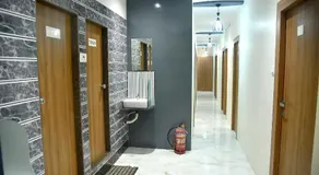 Vogue Cabin Stay Near NESCO Bombay Exhibition Centre - Image 2
