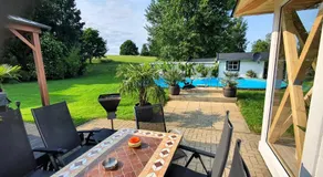 Fewo Traum, 4-Sterne FeWo's mit Pool und Whirlpool, Grillecke und neuem gemütlichen Pavillon im Garten, am Achterwasser mit Badestrand, wenige Autominuten bis zur Ostsee, Überweisung oder Bar akzeptiert - Image 4