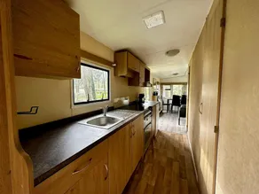 Residence with a spacious garden located in a child-friendly park - Image 5