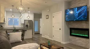 Exquisite 3 BR Villa with Double Garage-King Bed - Image 2
