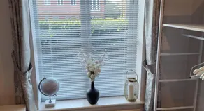 Cosy Gated Room with Free Secure Parking Private Bathroom - Image 3