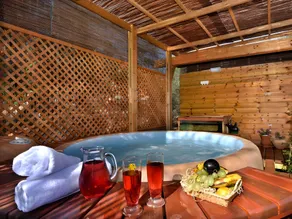 Shangri-Hila Lodge - Image 2