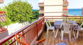 Blue Wood Apartment - Image 2
