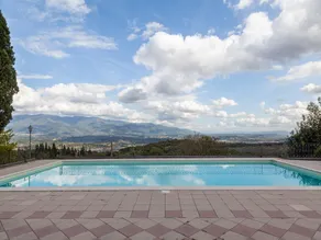 Rustic Getaway in Tuscan Hills - Image 2