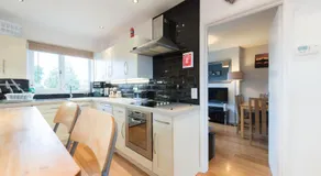 Chesterton Court Apartment - Image 2