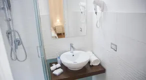 La Perla - Chic Accommodation - Image 5
