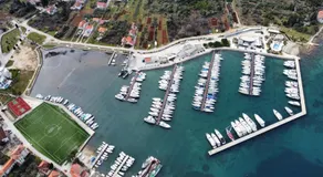 jm-Sutomišćica-holiday house on the beach - Image 2